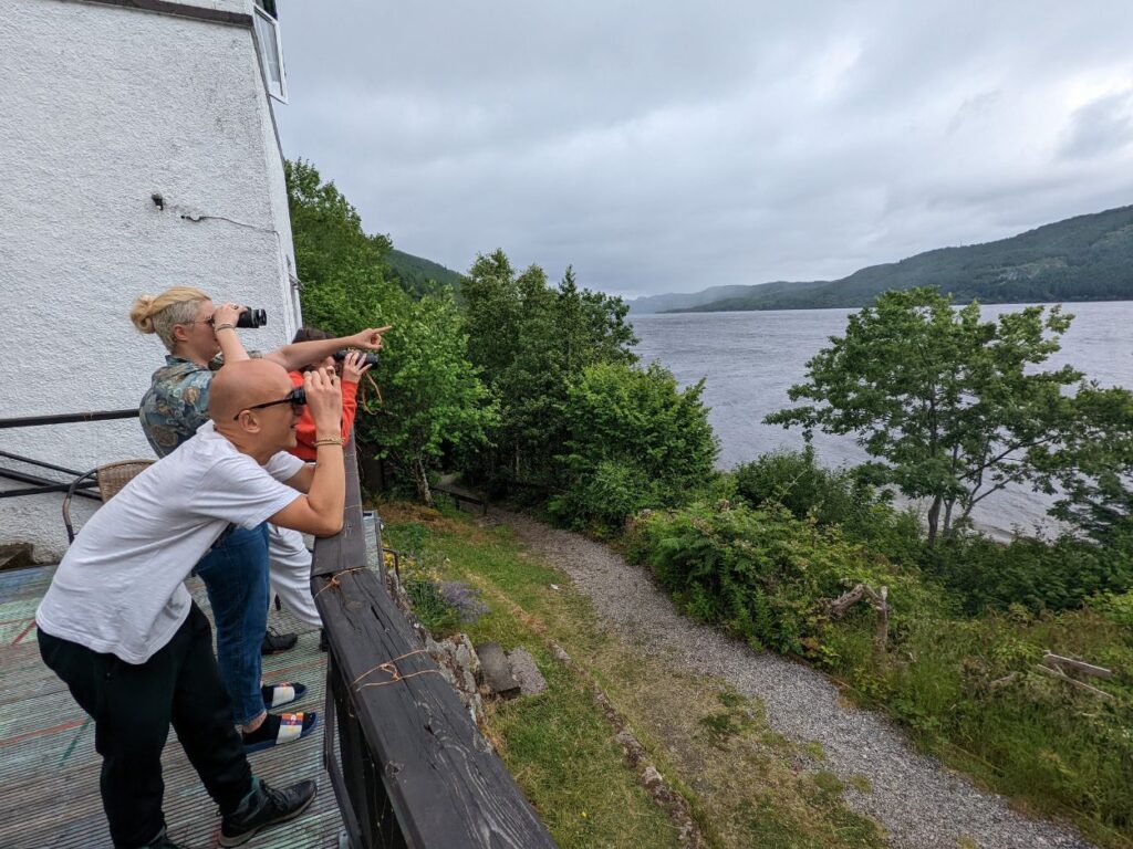 Lochside Hostel Veranda