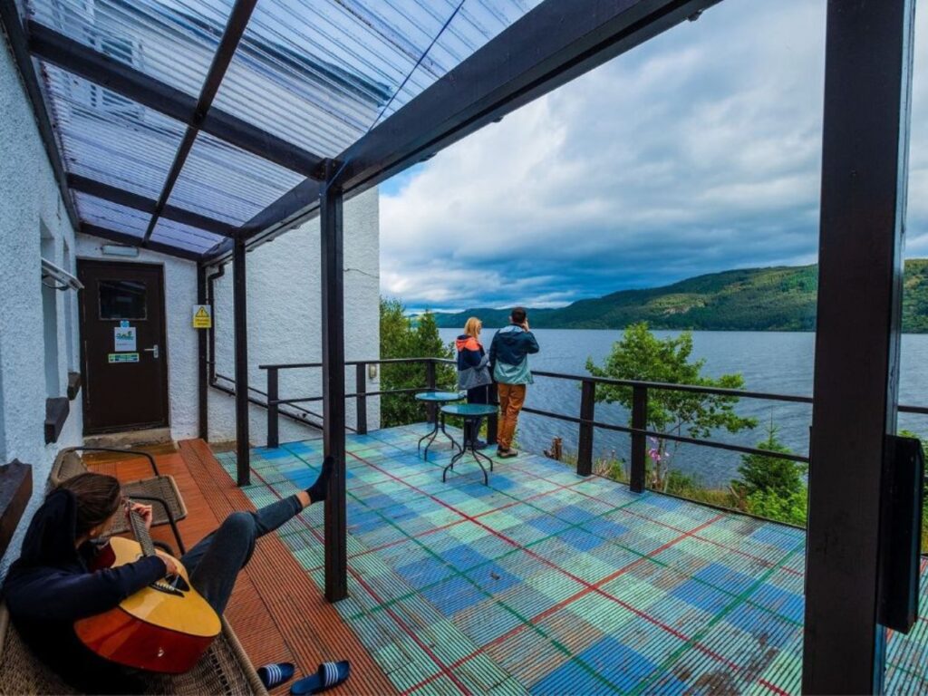 Lochside Hostel Veranda